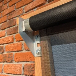 Oprolpoort-windbreekgaas-op-maat-maken-oprolsysteem-2