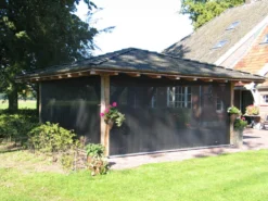 Oprolpoort-windbreekgaas-overkapping-veranda-dicht