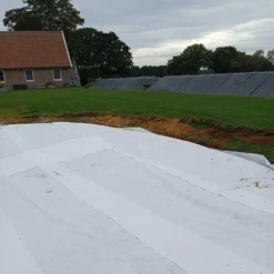 Vijvervlies-beschermvlies-vijver-vlies-beschermen-vijverfolie